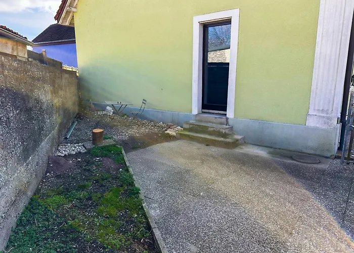 Cosy Equipe Avec Terrasse 아파트